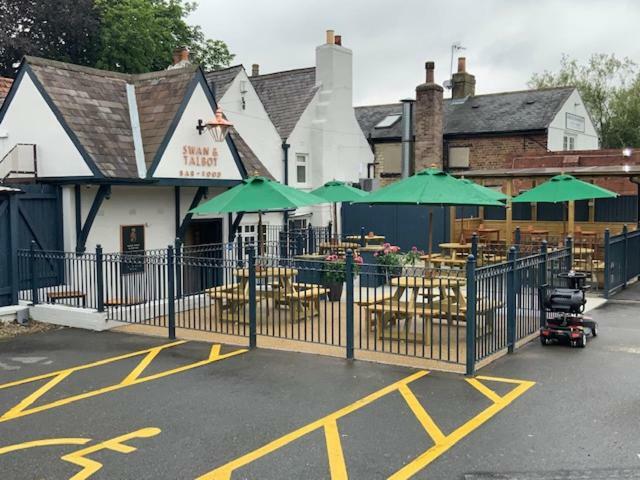 Swan & Talbot Inn Wetherby Exterior foto